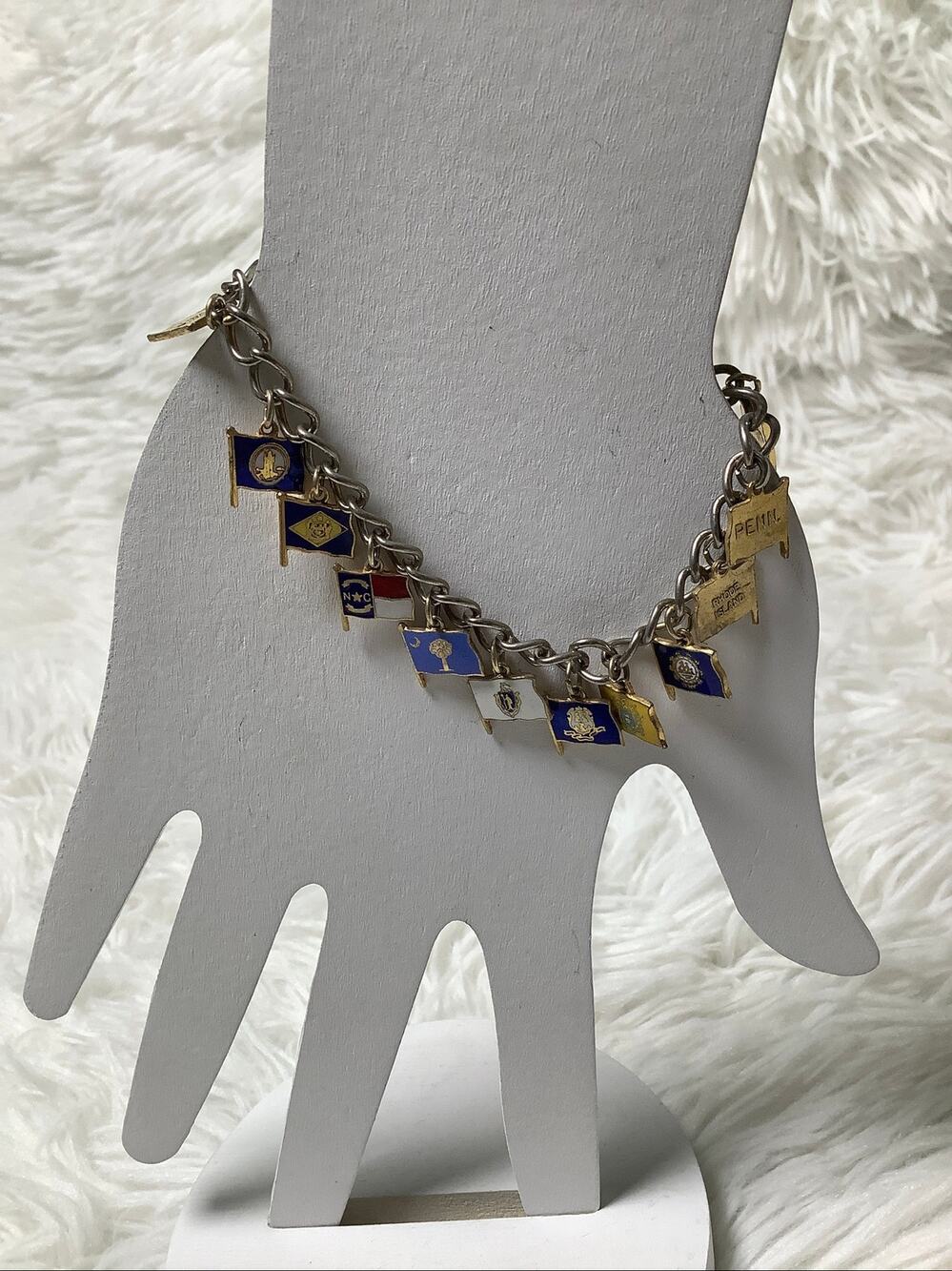 Vintage Silver Tone 13 American Colonies Enamel US Flags Charm Bracelet E3-22